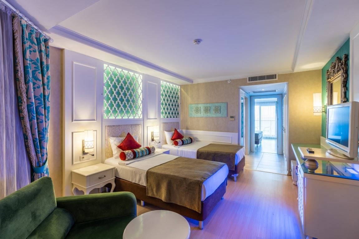 rooms-aile-odasi-deniz-manzarali