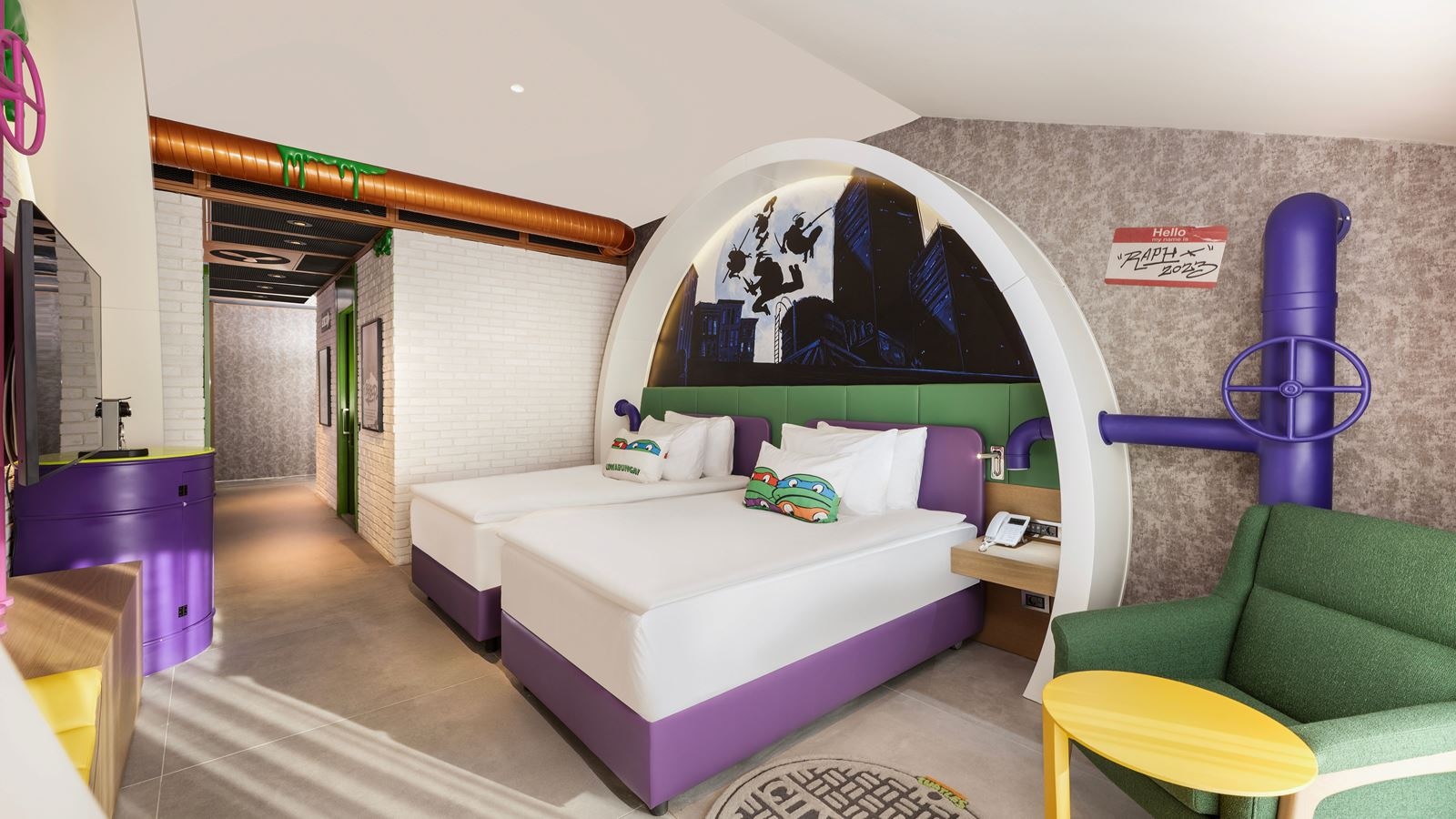 rooms-themed-deluxe-room