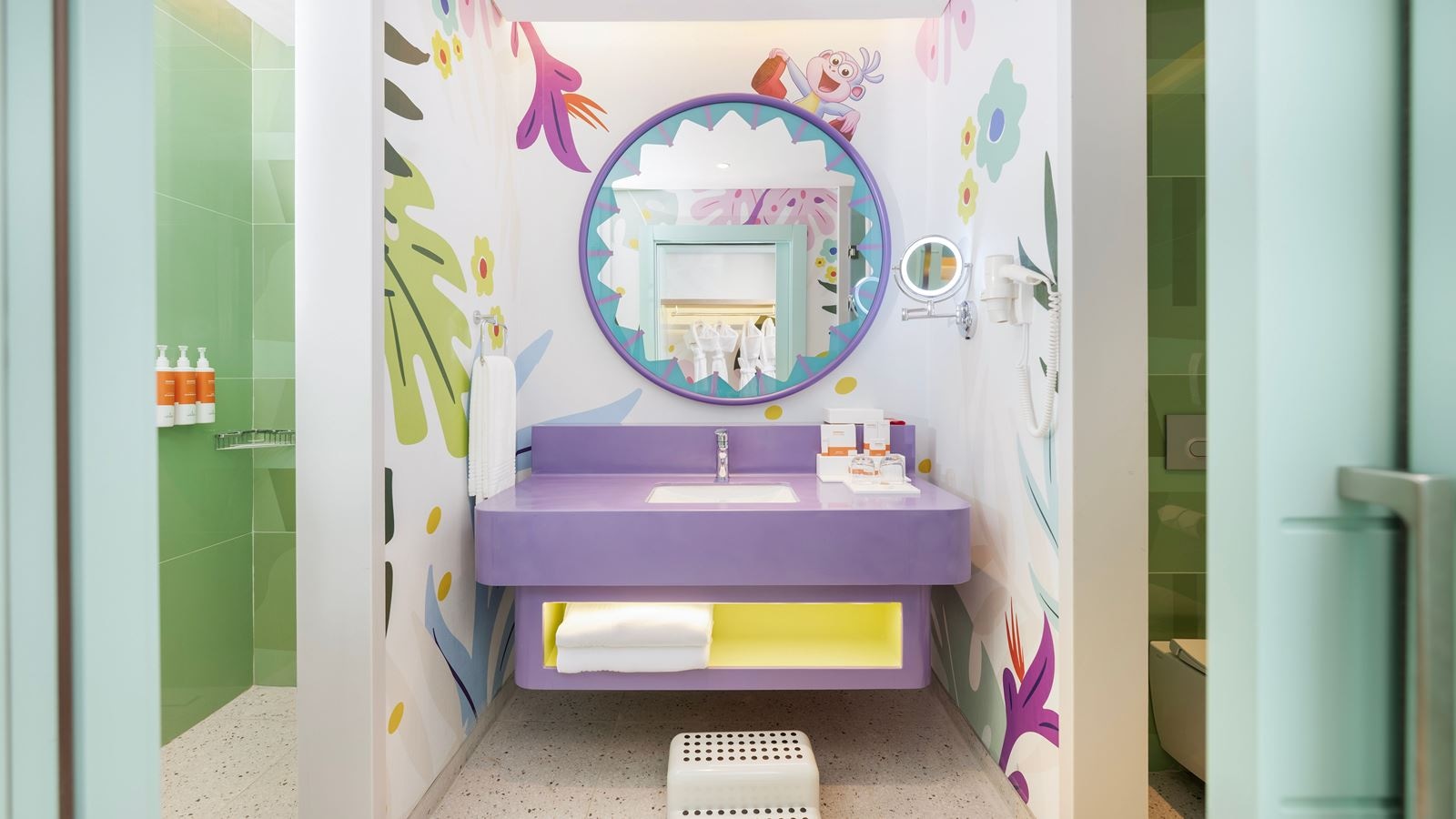 rooms-themed-deluxe-suite