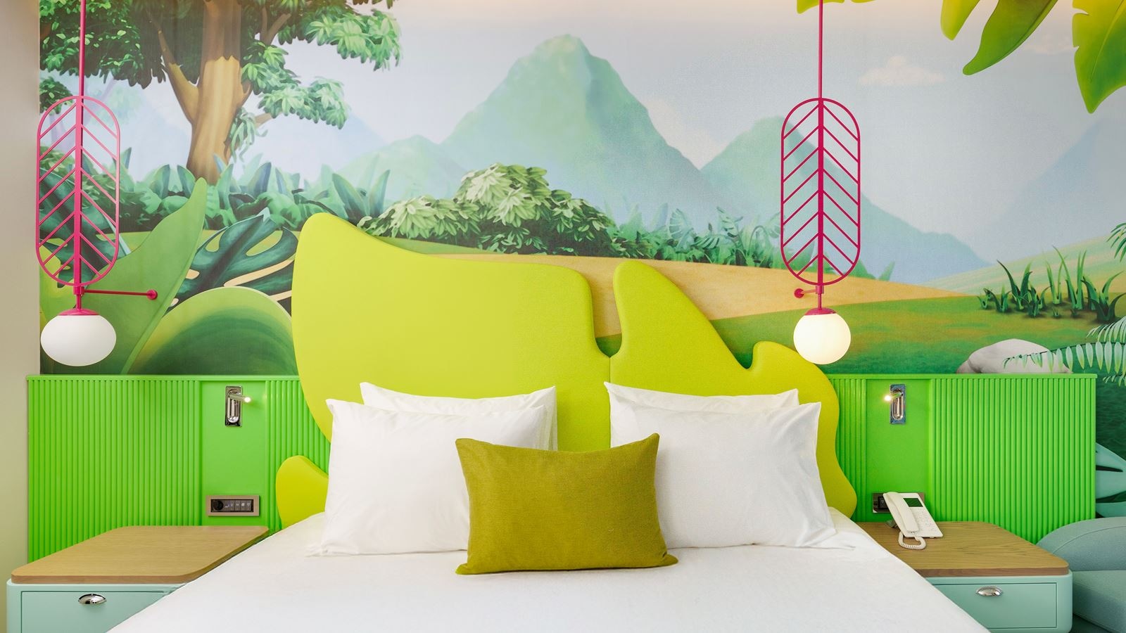 rooms-themed-deluxe-suite