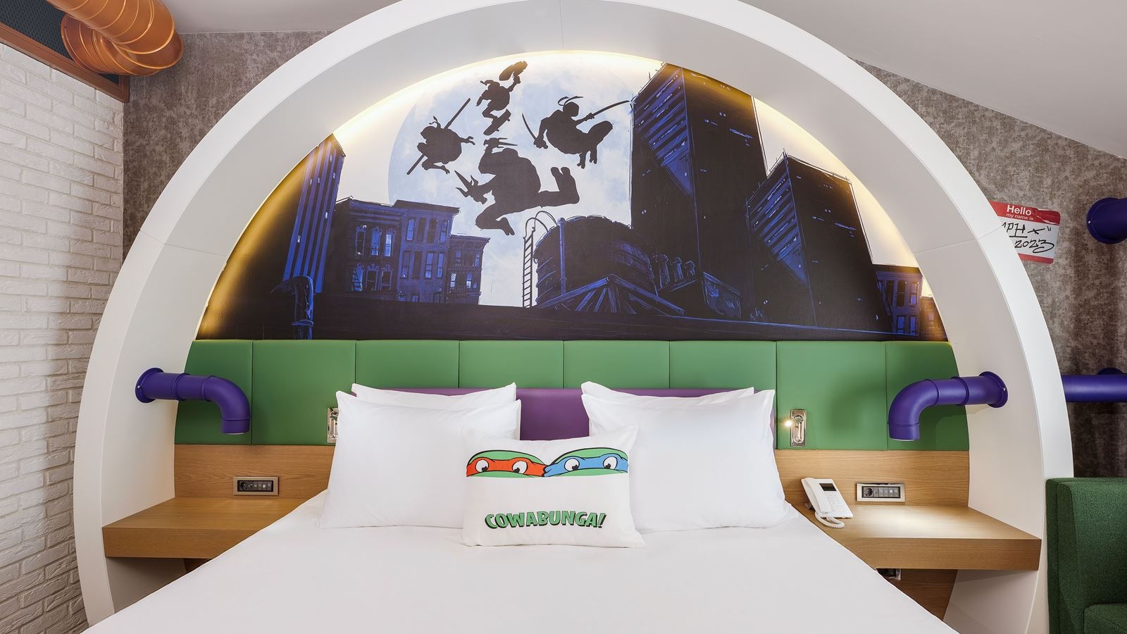 rooms-themed-deluxe-suite