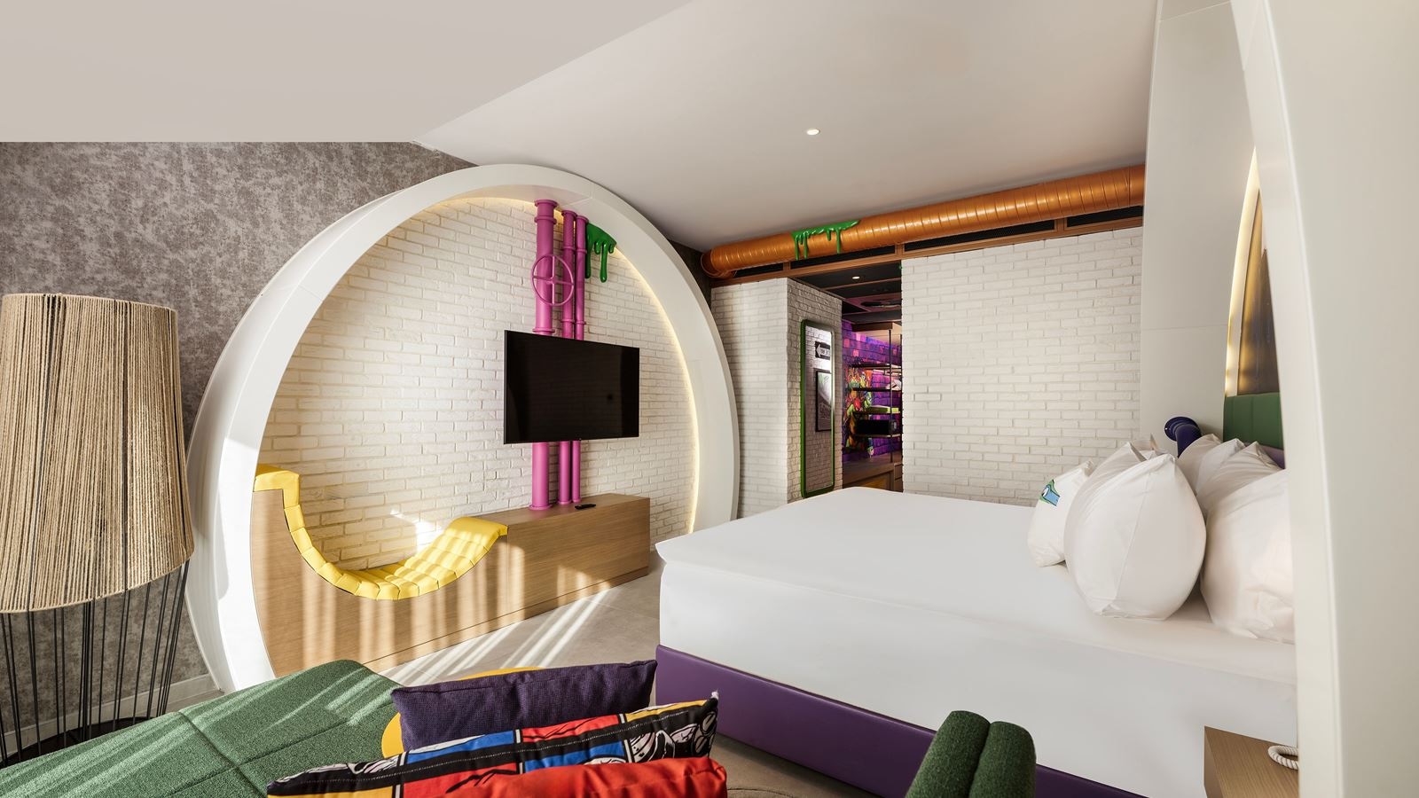 rooms-themed-deluxe-room-connection