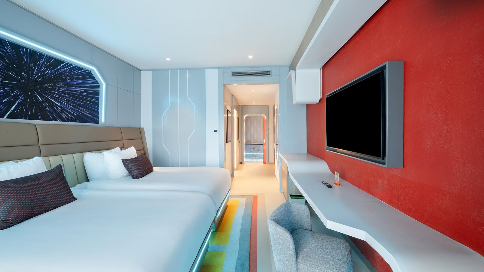 rooms-themed-iconic-suite