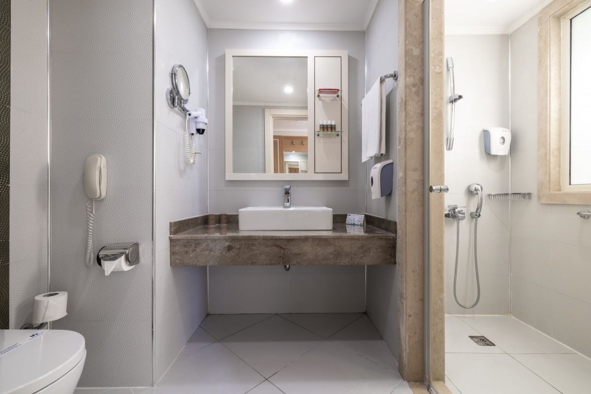 rooms-honeymoon-room