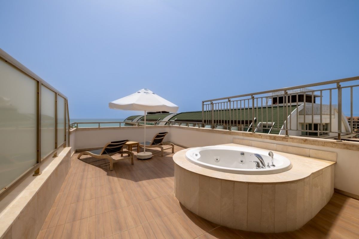 rooms-honeymoon-room