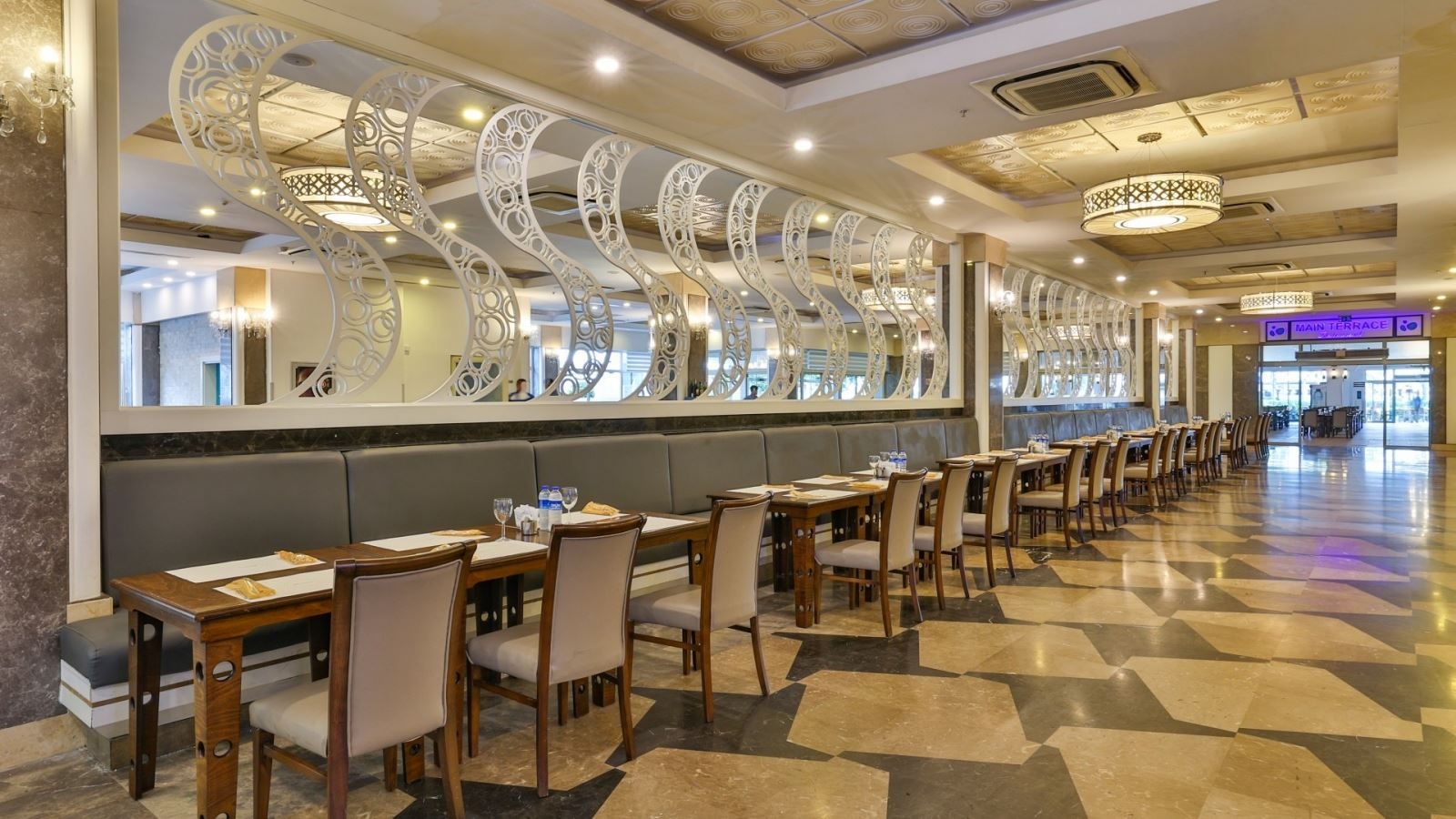 restaurants-crystal-restaurant