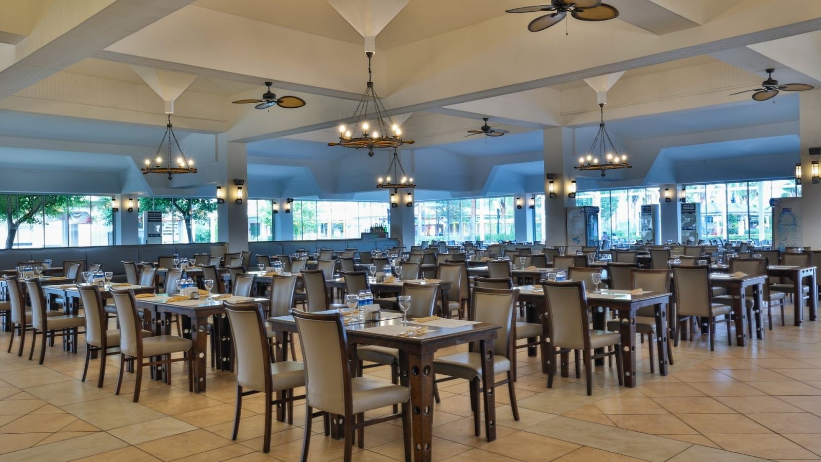 restaurants-crystal-restaurant