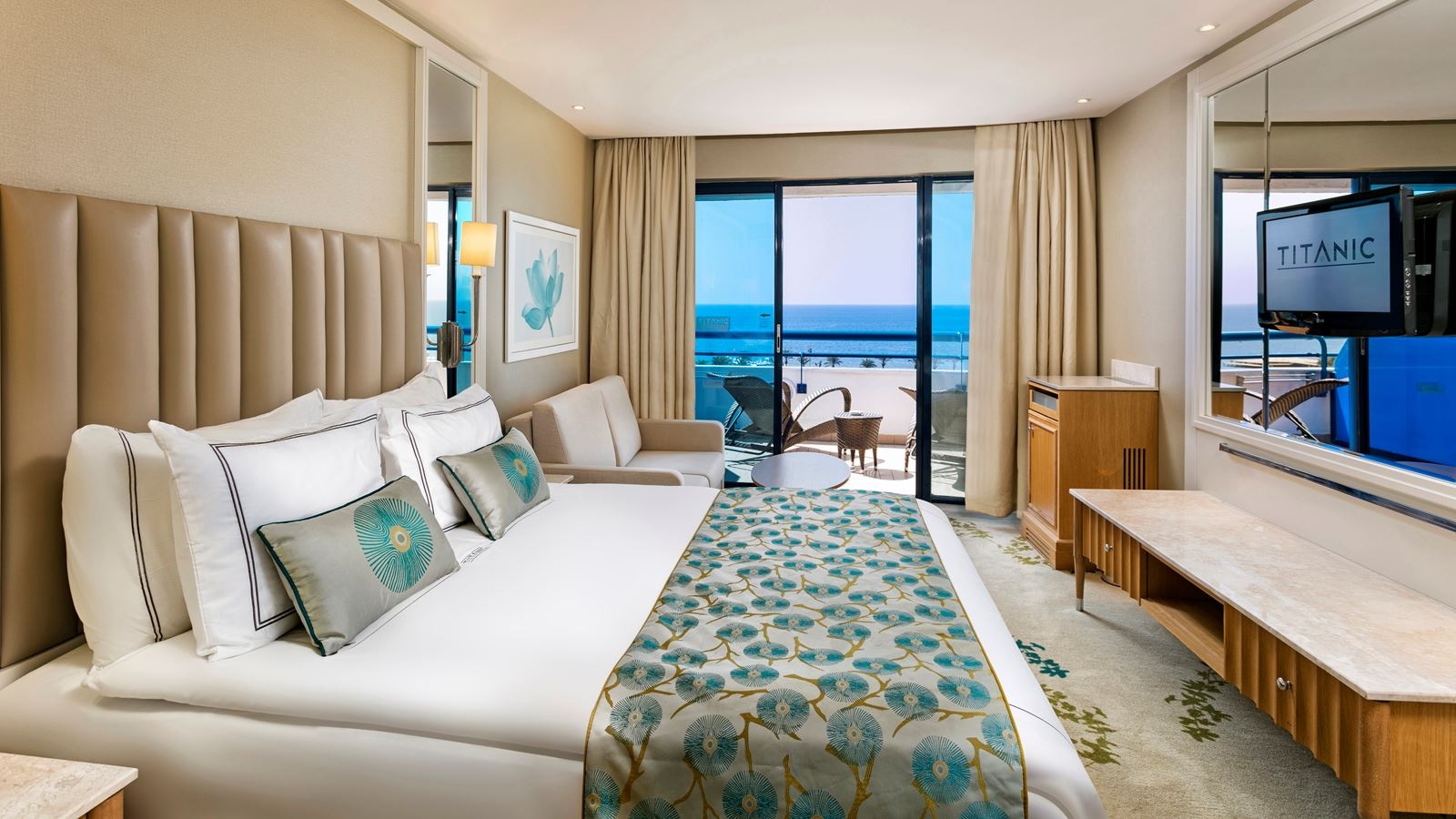 rooms-colonel-suite-main-building-sea-view