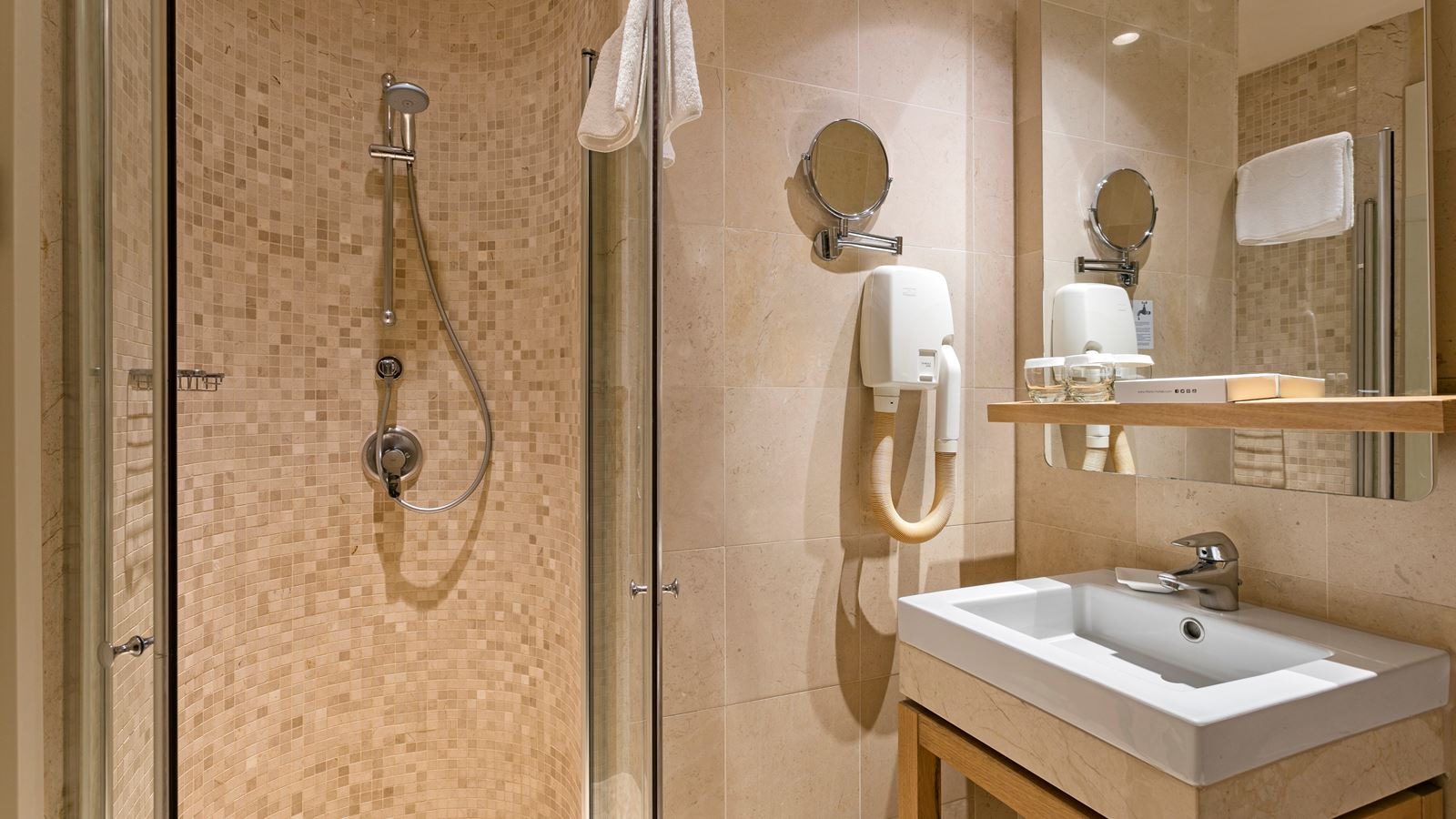 rooms-colonel-suite-main-building-sea-view