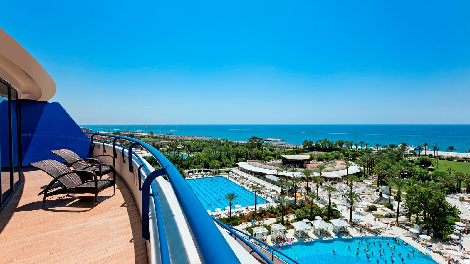 rooms-colonel-suite-main-building-sea-view