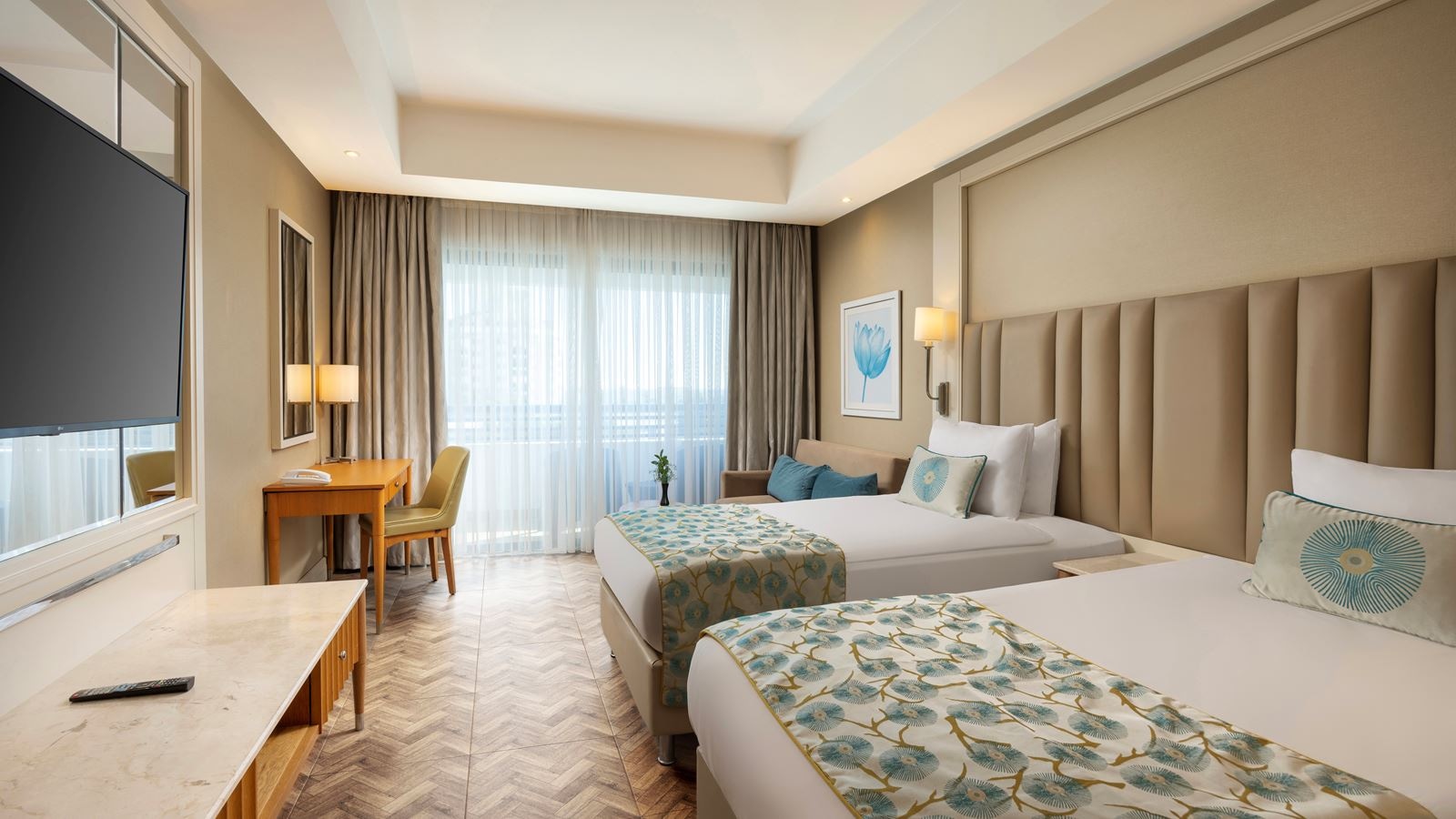 rooms-standard-room-land-wiew-with-balcony